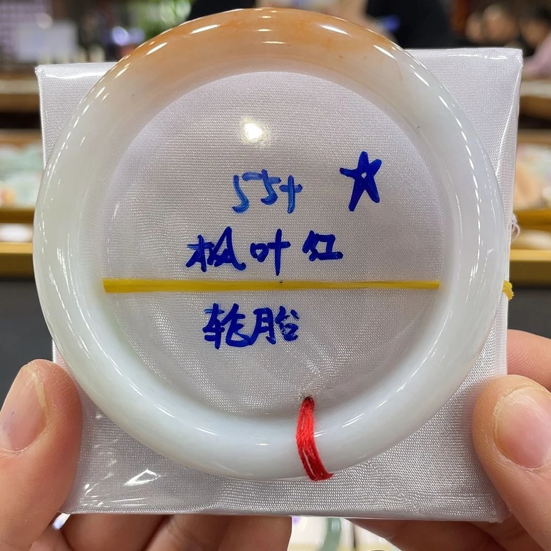 翡翠手镯未镶嵌翡翠手镯