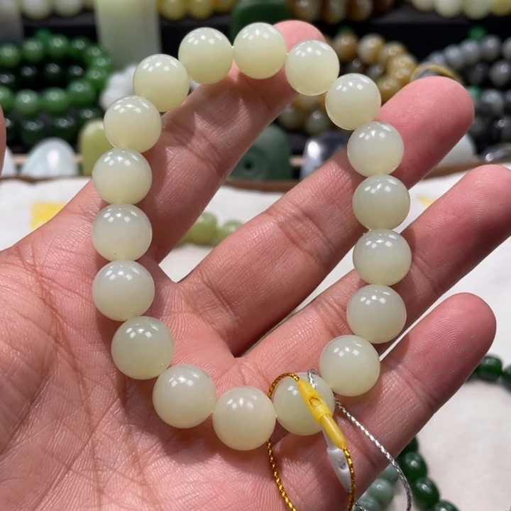 雲***霓和田玉未镶嵌手串