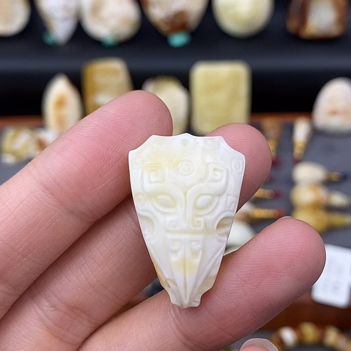 琥珀裸石未镶嵌司*-白蜡兽面y37