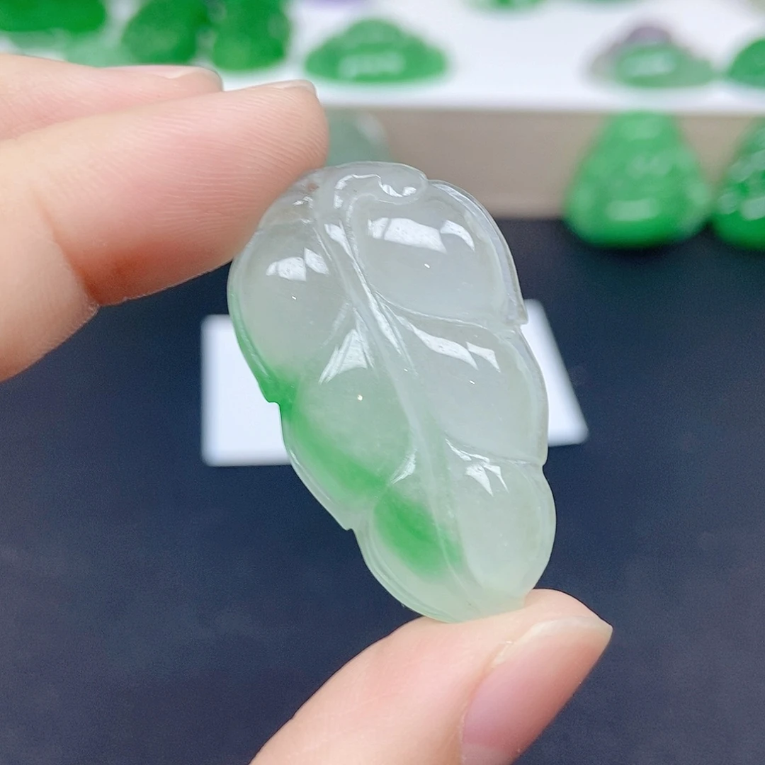 颈饰未镶嵌翡翠叶子