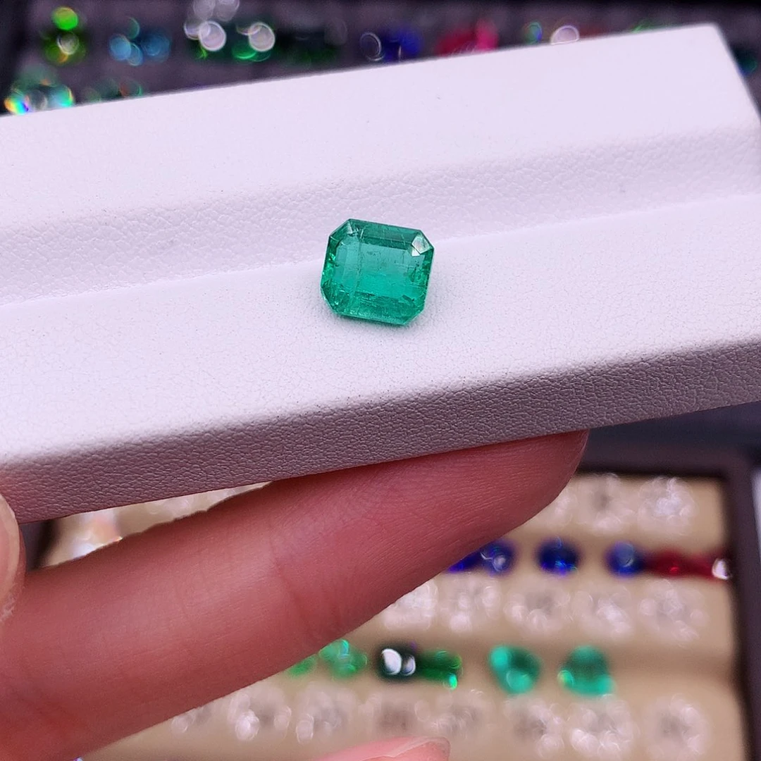 祖母绿裸石未镶嵌