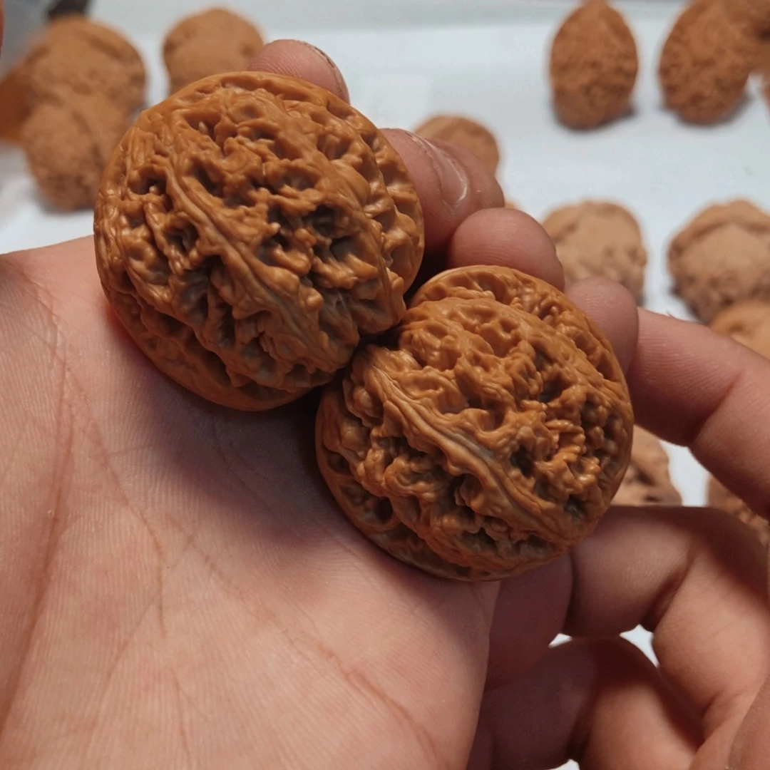 文玩核桃吊坠史**仔大粗筋