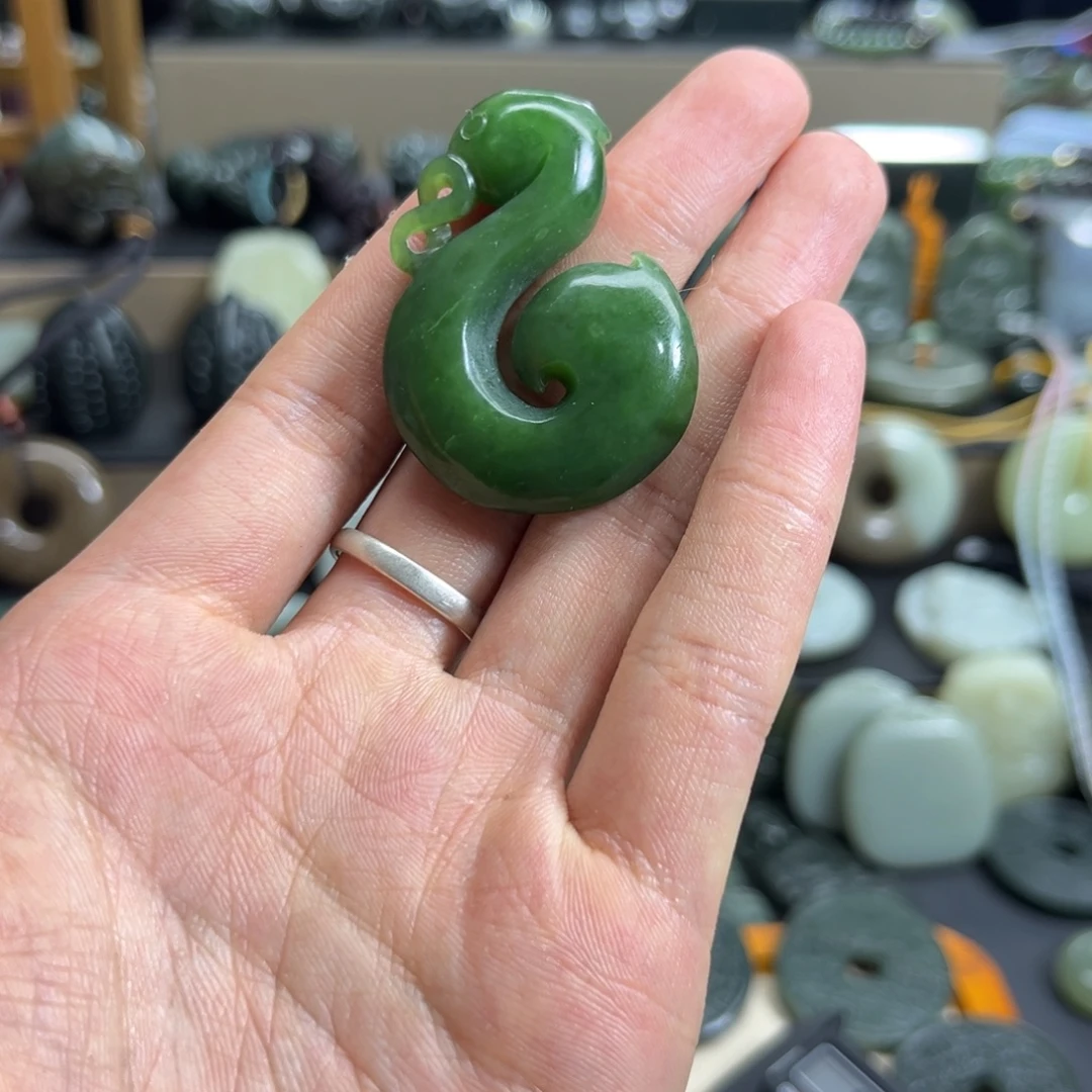 大***o和田玉未镶嵌颈饰