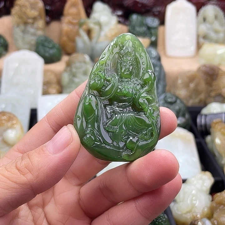 樊***凡颈饰未镶嵌和田玉(糖玉)