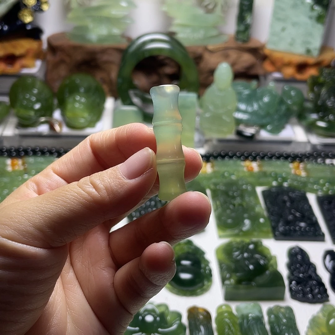 未镶嵌蛇纹石玉颈饰