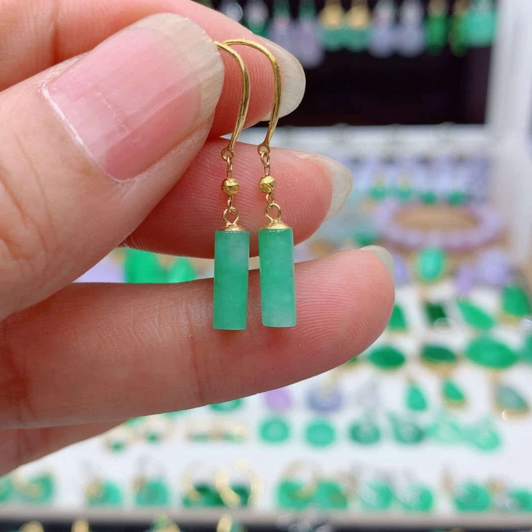 翡翠18K金镶嵌耳饰的