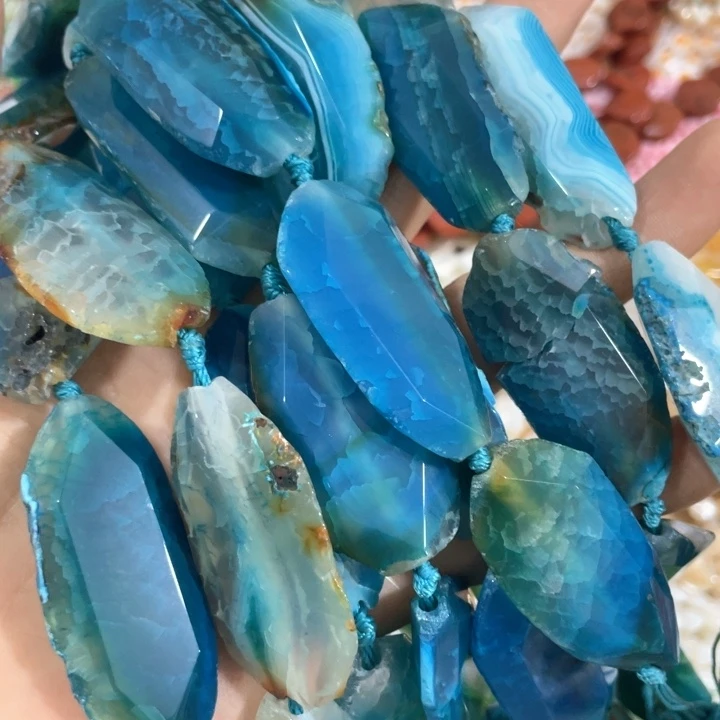 贝壳非金属一条蓝色原石8颗