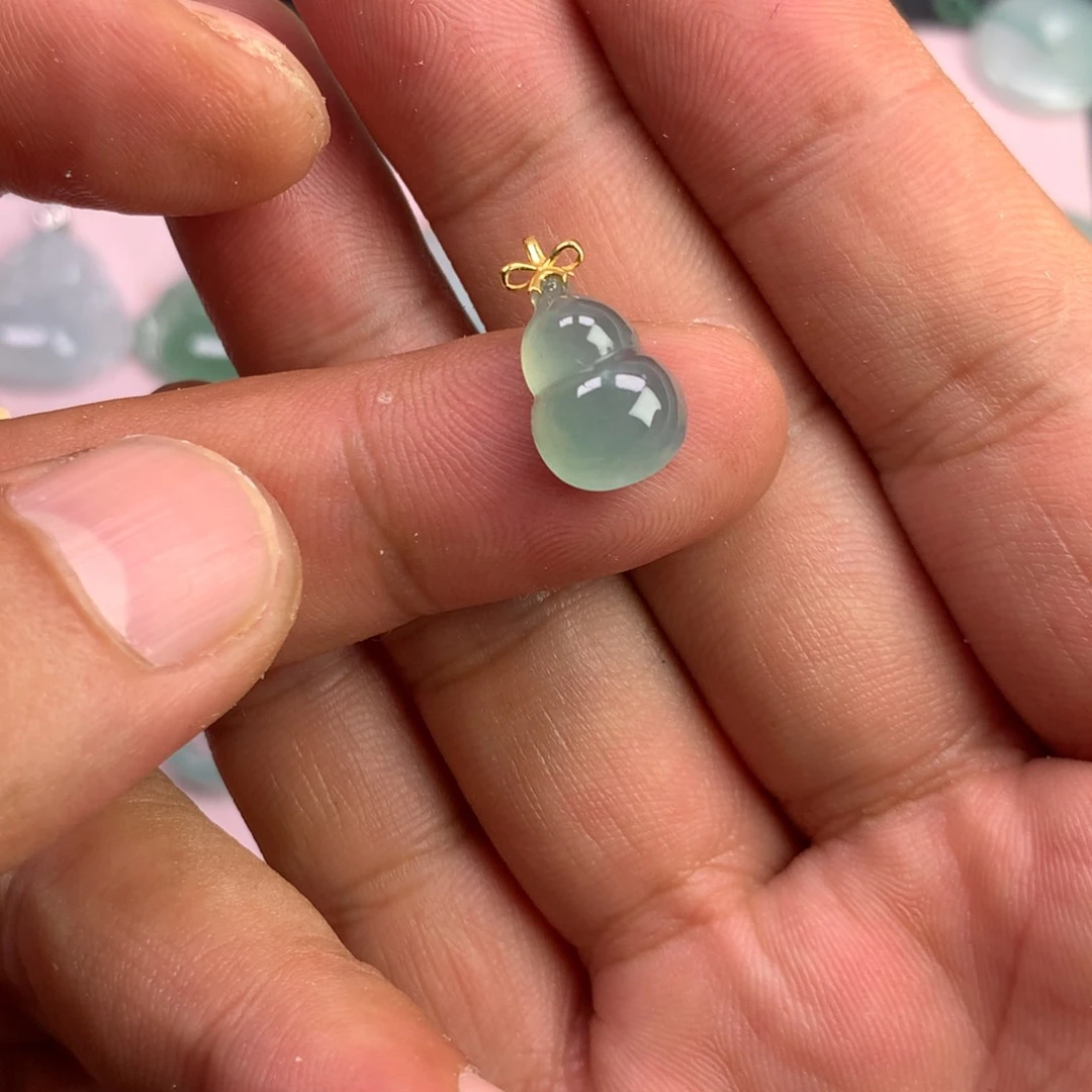 小***）翡翠18K金镶嵌耳环