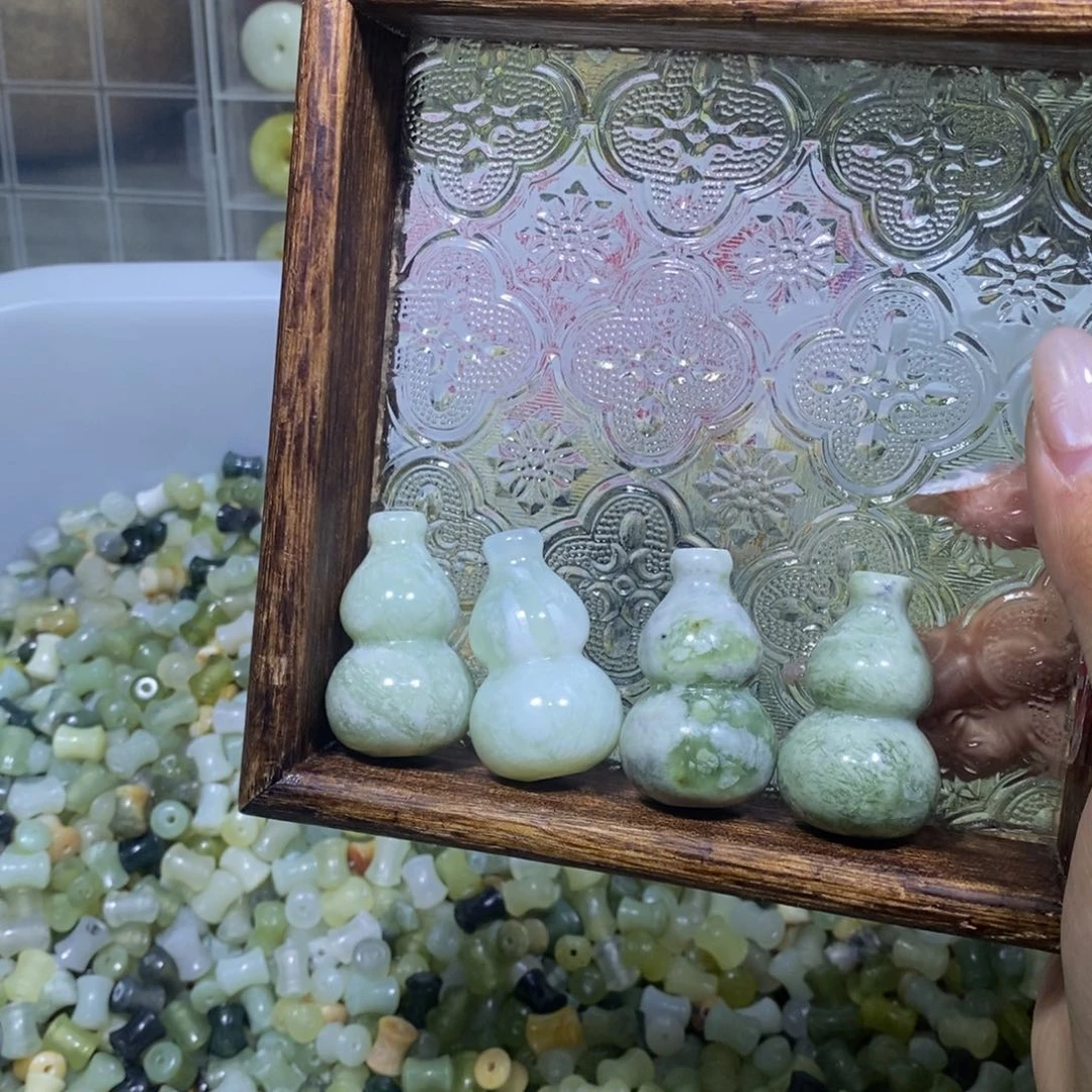 合金蛇纹石玉颈饰38