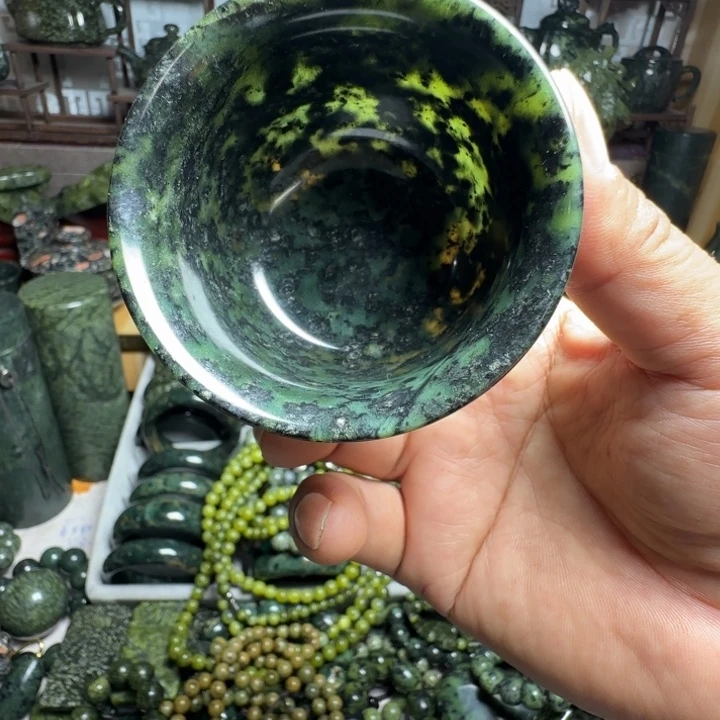 未镶嵌蛇纹石玉小茶碗