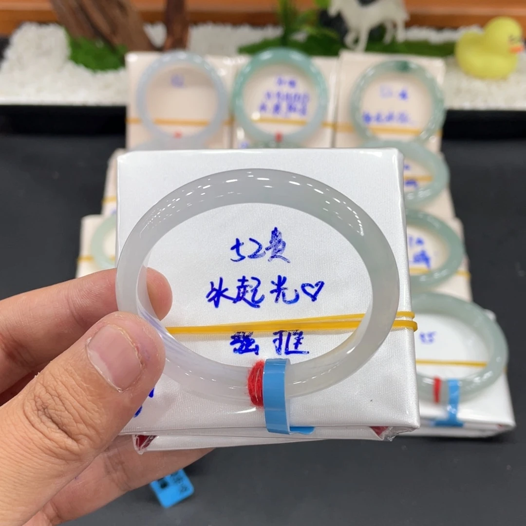 翡翠未镶嵌手镯缅甸翡翠