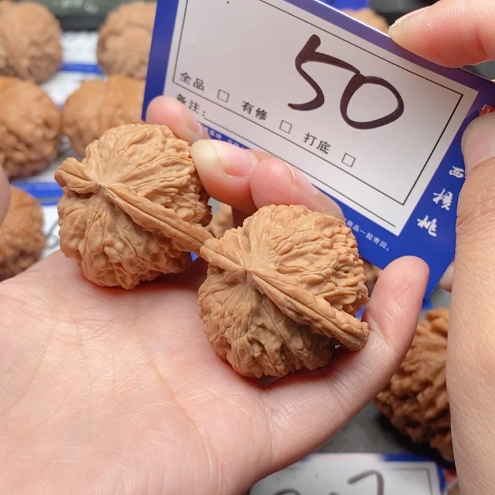 把件桃核张*睿38全品白狮子50号牌