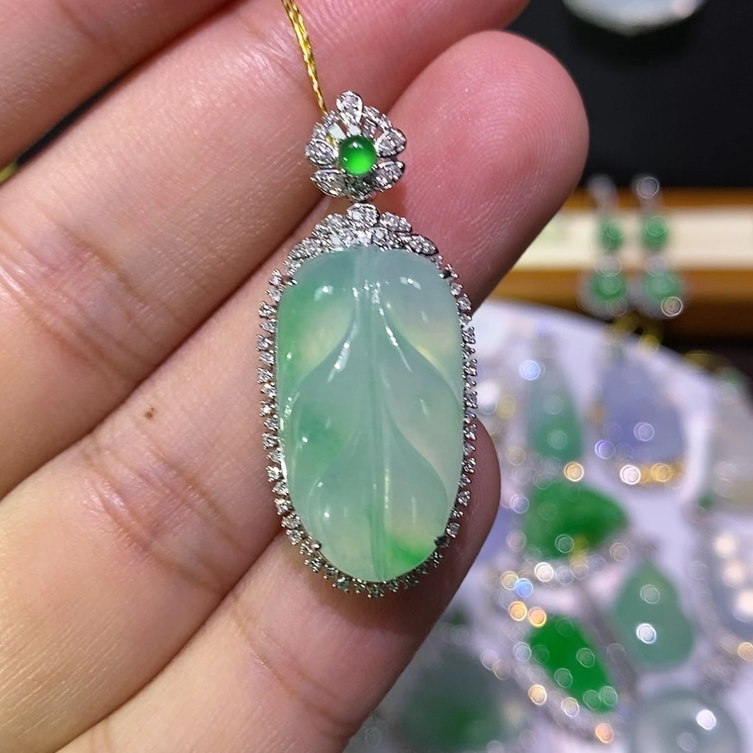 【闪购商品】翡翠18K金镶嵌颈饰圆形