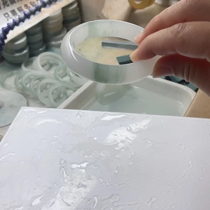 石英质玉手镯未镶嵌春*加工定制