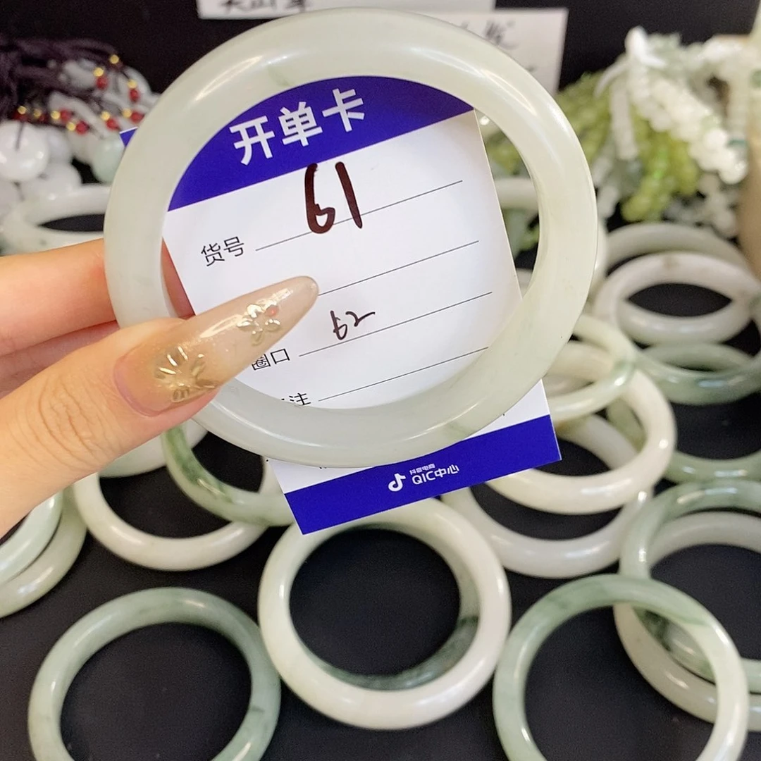 未镶嵌手镯石英质玉
