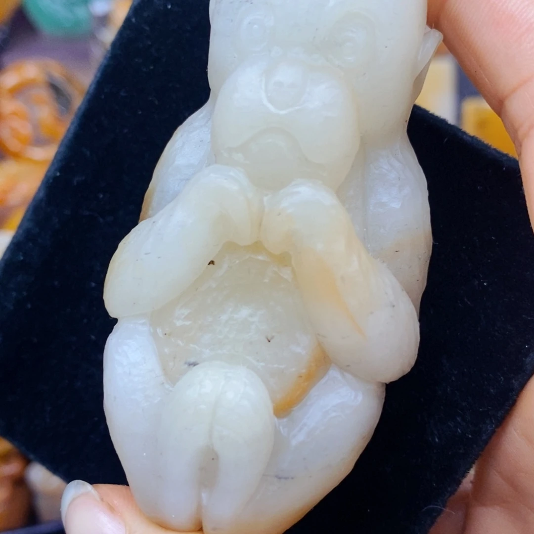 未镶嵌石英质玉（黄龙玉）颈饰