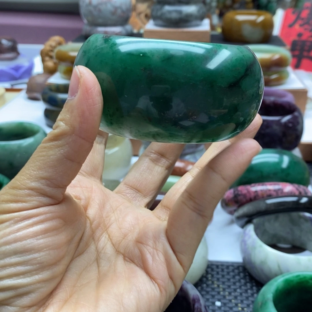 影***视石英岩玉手镯未镶嵌