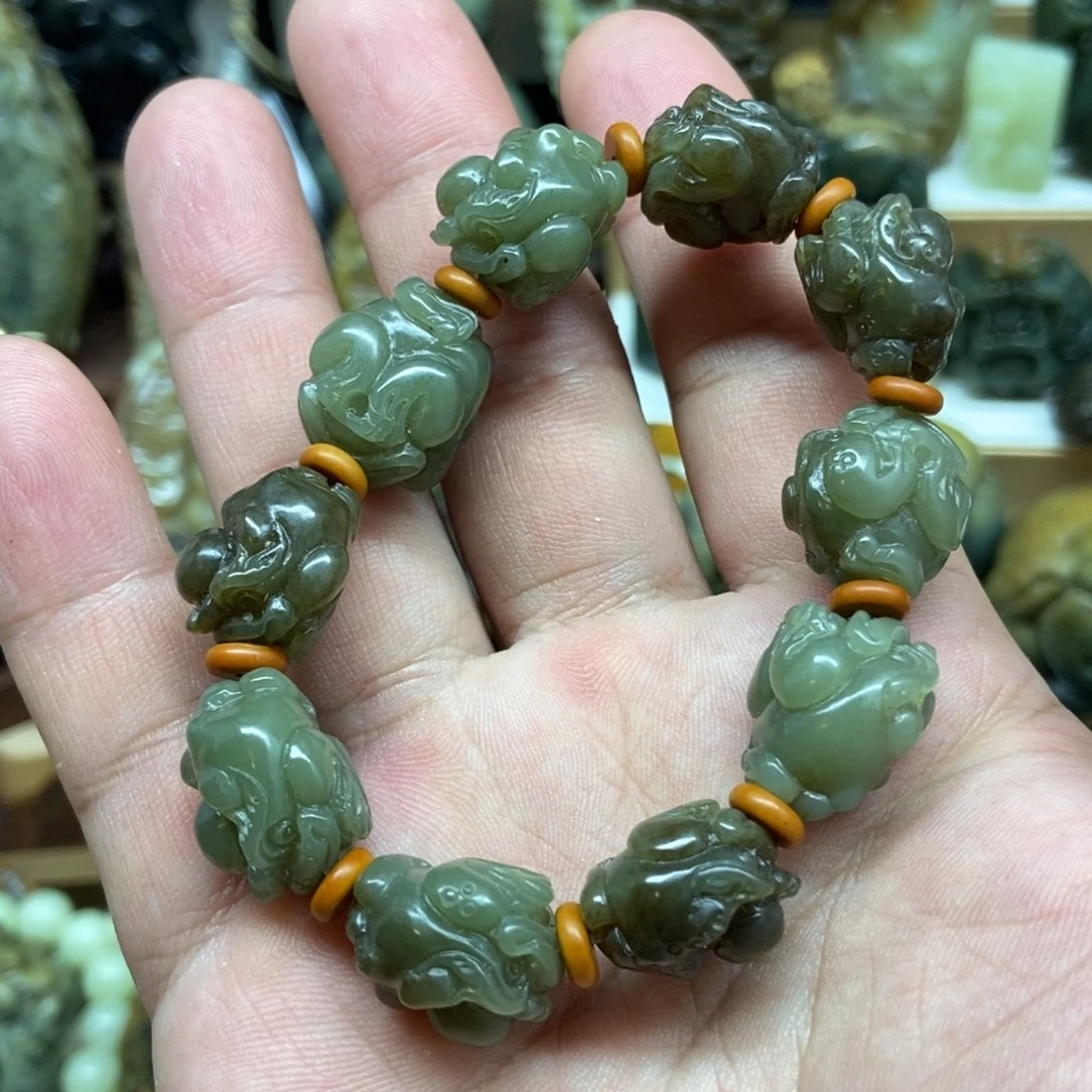 未镶嵌岫岩老玉（透闪石质玉）把件