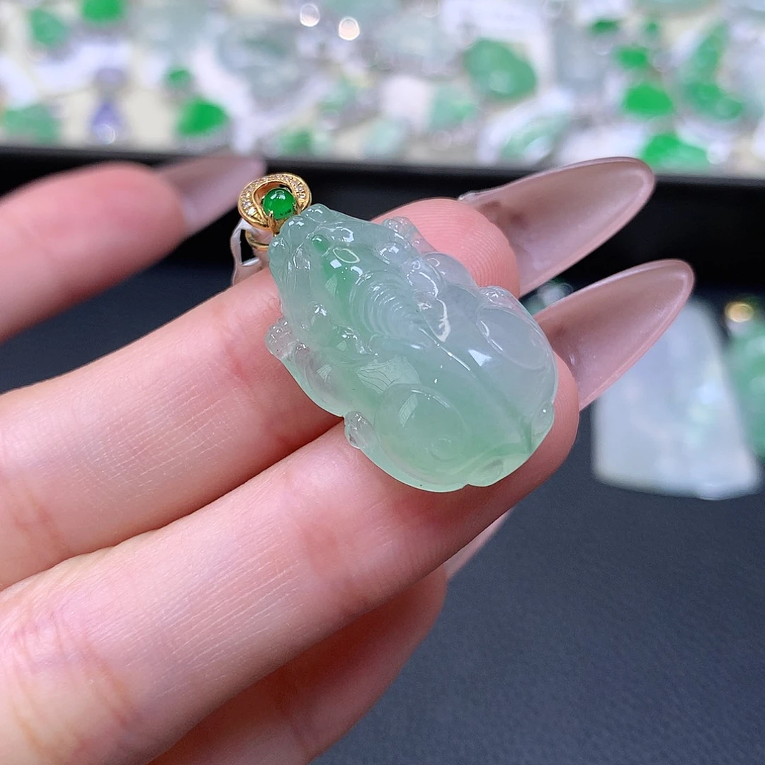 翡翠18K金镶嵌颈饰