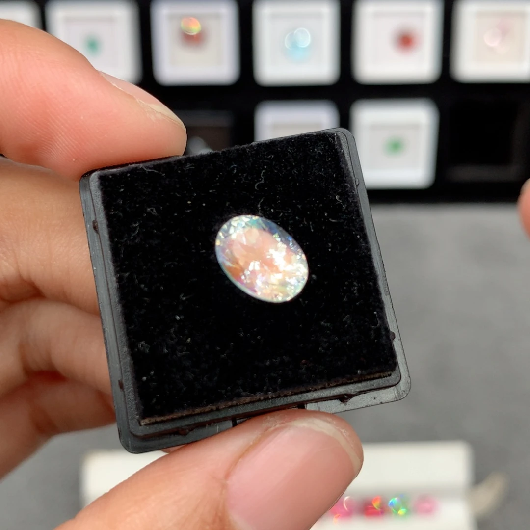 月光石裸石2.11克拉彩虹