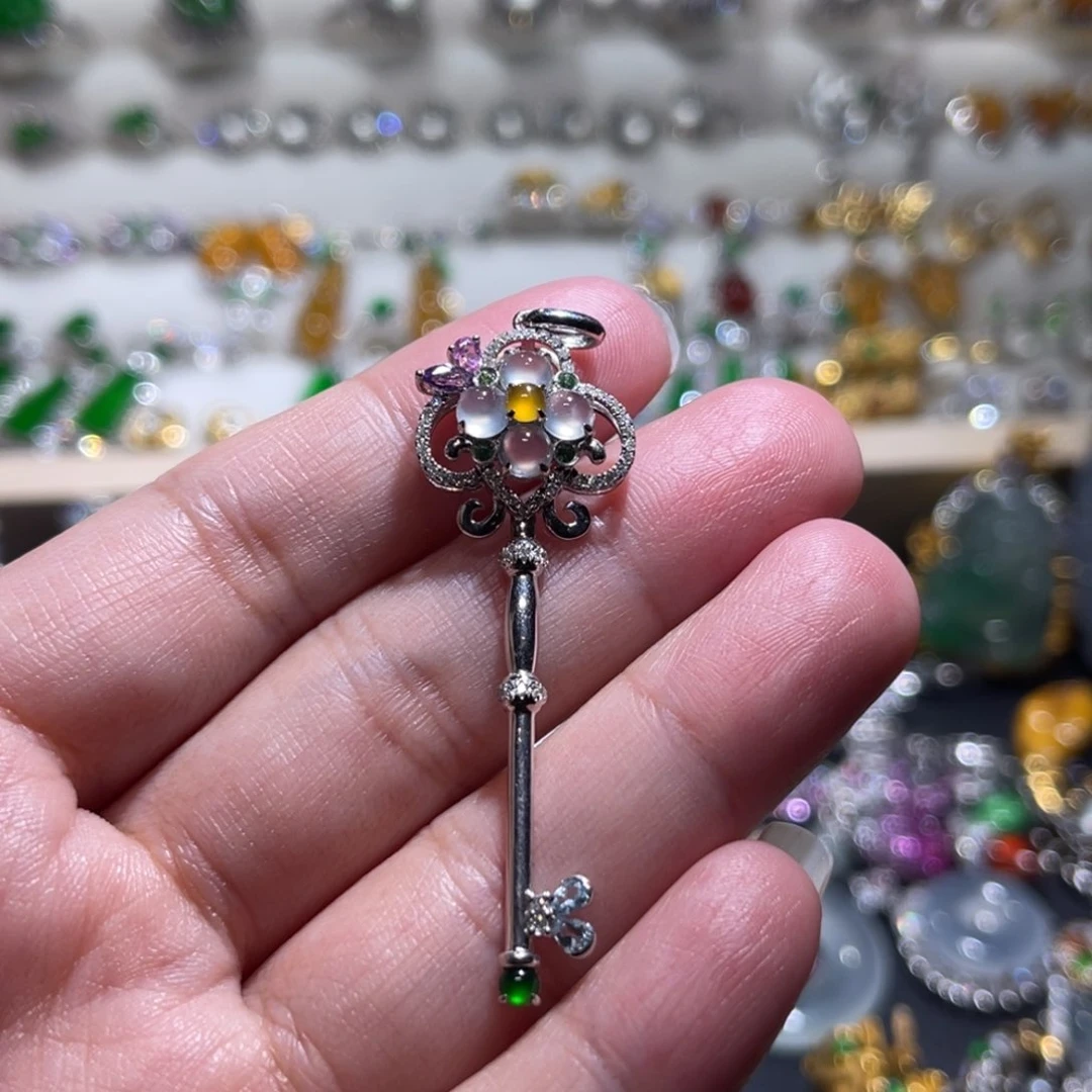 翡翠吊坠(不含链)18K金镶嵌