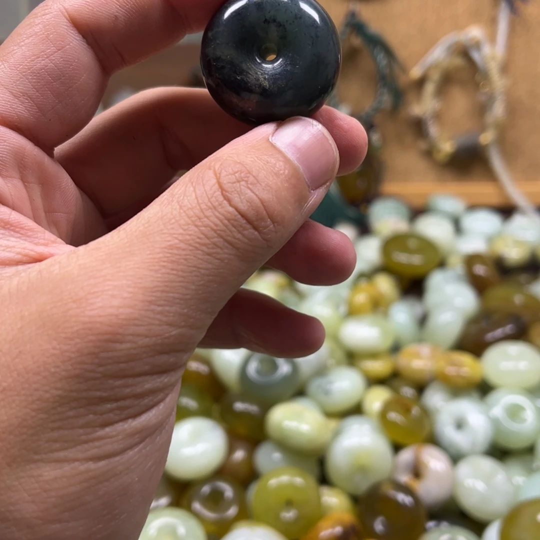 蛇纹石玉合金颈饰