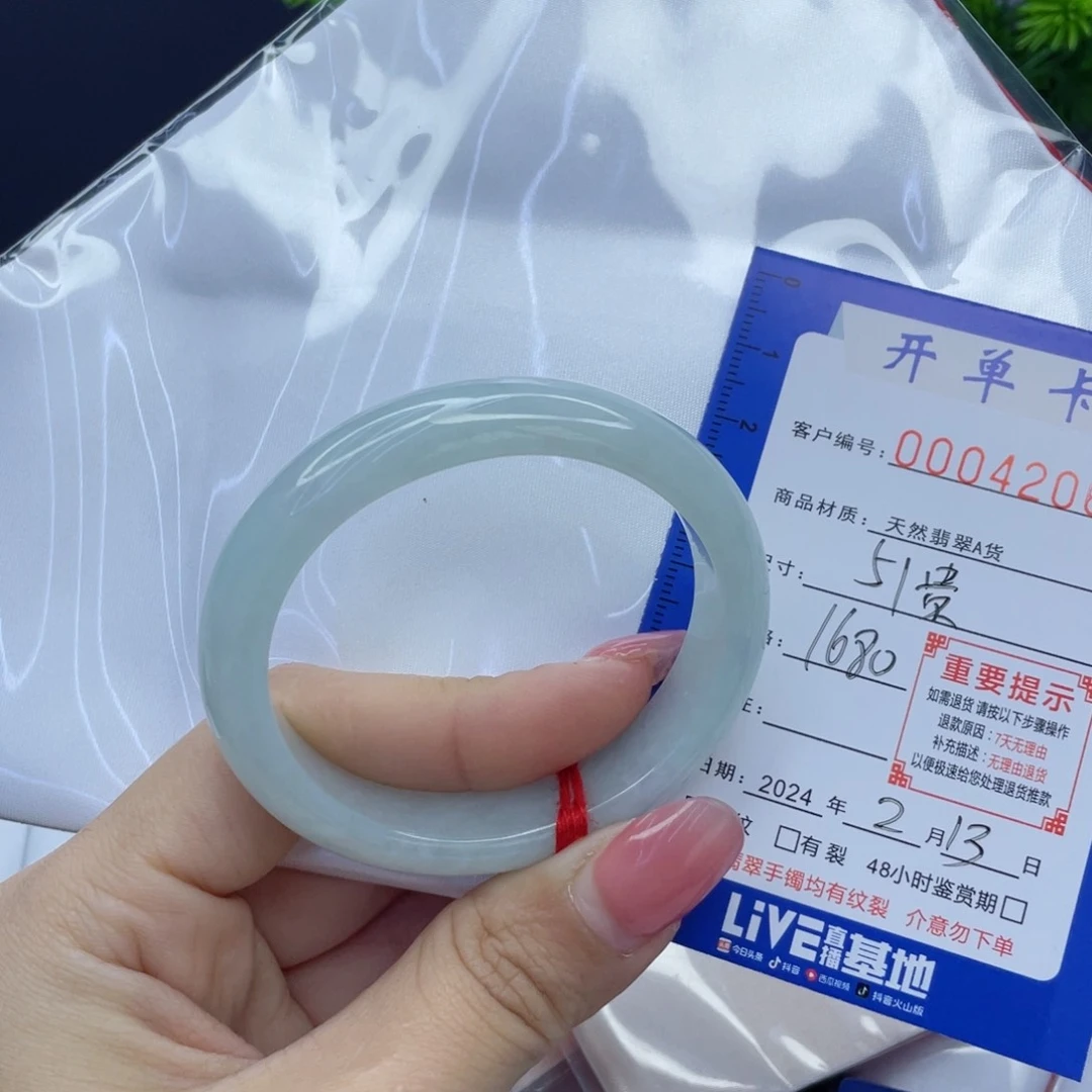翡翠手镯未镶嵌翡翠