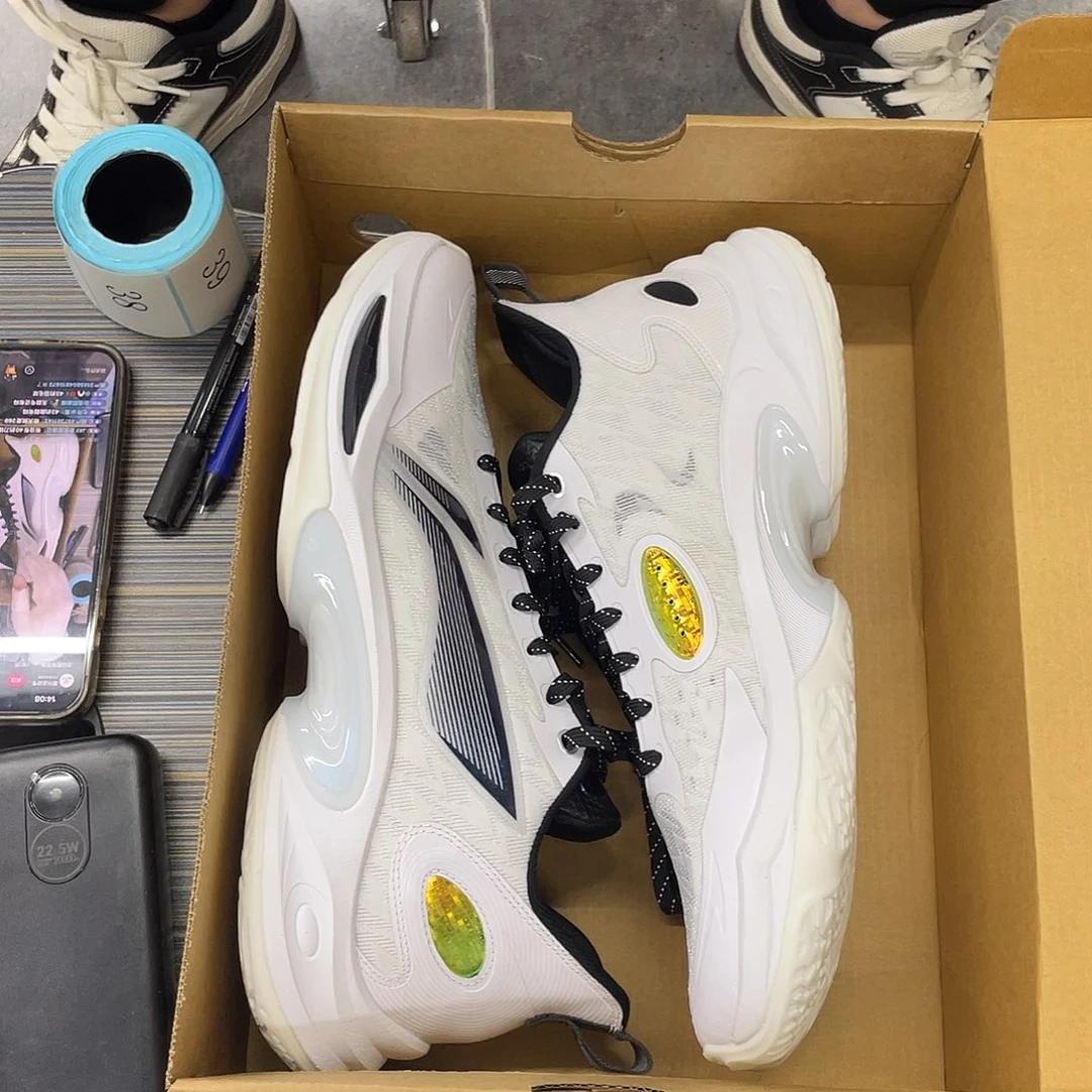 37号45:285篮球鞋微脏
