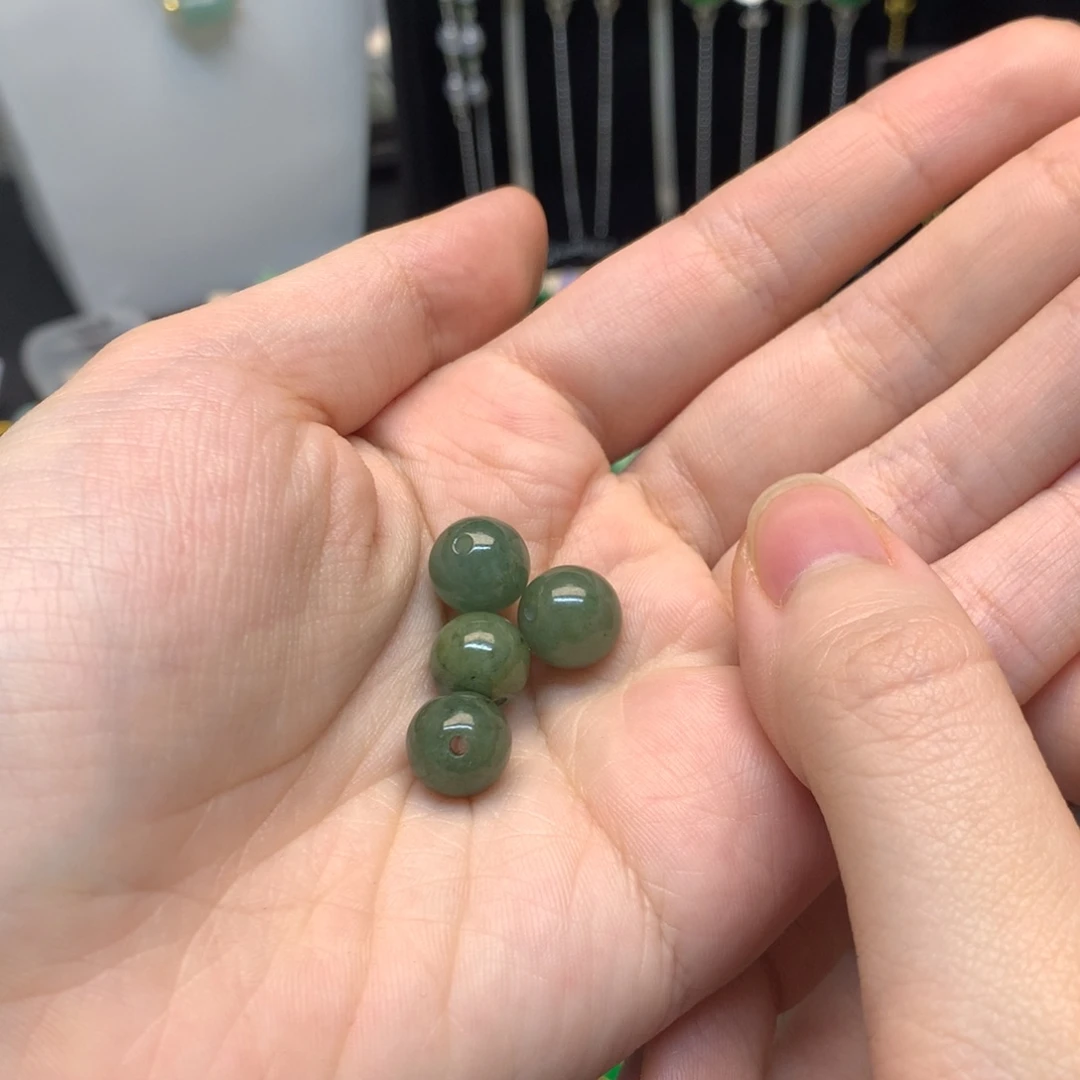 翡翠未镶嵌颈饰有纹裂