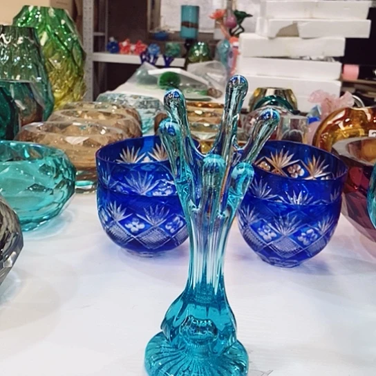 琉璃花瓶高19厘米口径3厘米