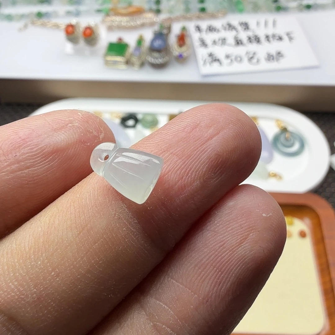 翡翠散珠玛瑙底小莲蓬，小提溜款