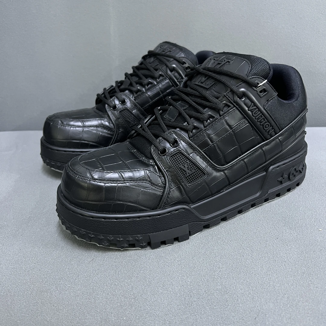 95新 LouisVuitton/路易威登 纯黑鳄鱼格纹胖丁吹呢/trainer maxi