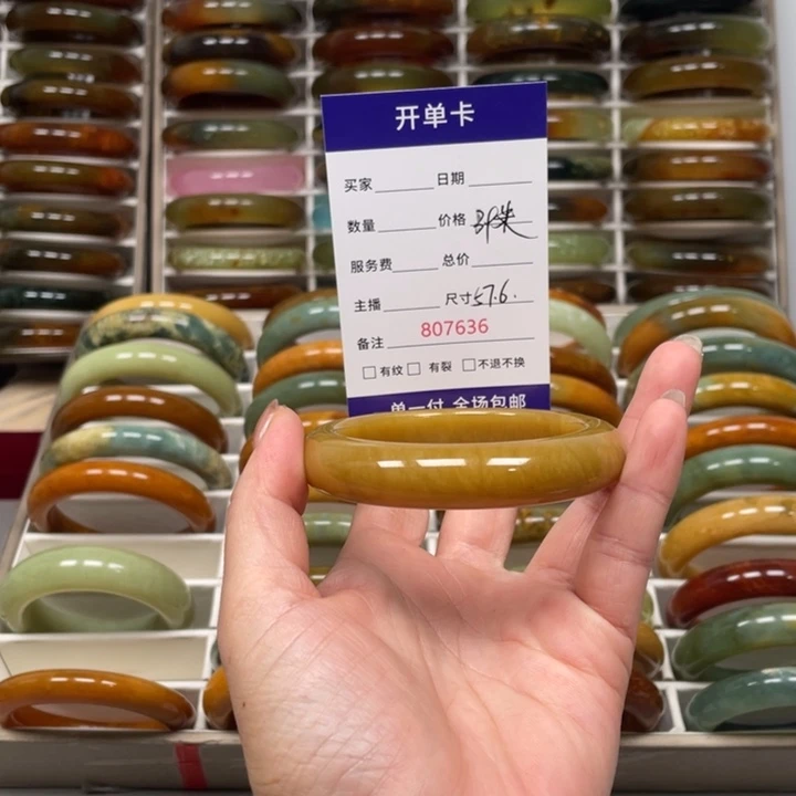 蓉****蛇纹石玉未镶嵌手镯