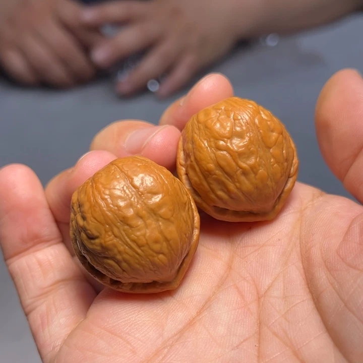 文玩核桃把件蛇皮纹3294