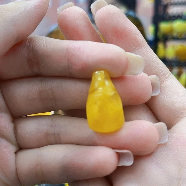 蜜蜡未镶嵌裸石三通