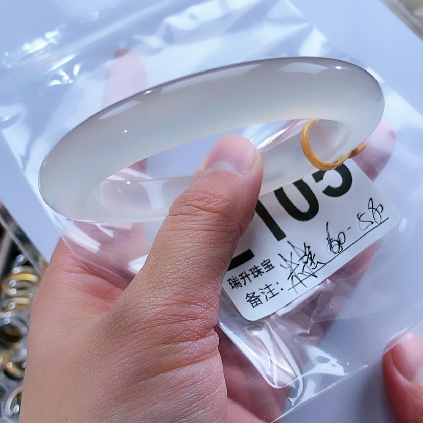 【闪购商品】手镯玛瑙/玉髓未镶嵌米*