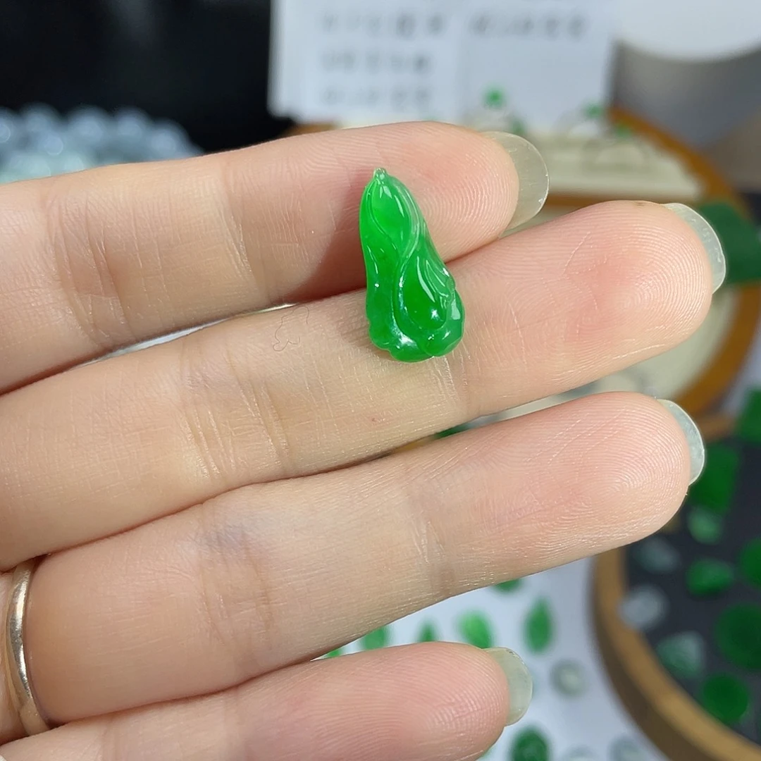 翡翠未镶嵌颈饰林亦珠宝辣色白菜