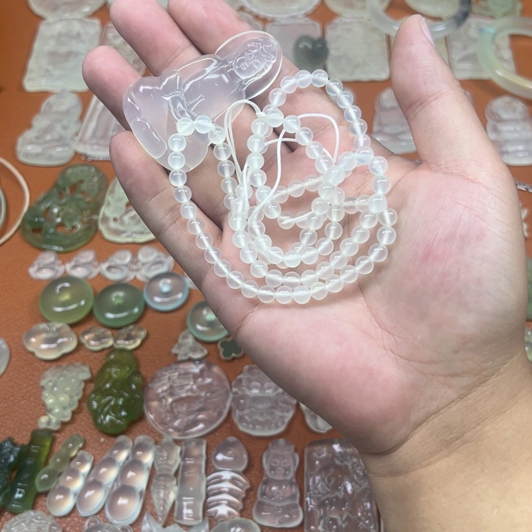 乖***宝蛇纹石玉未镶嵌颈饰