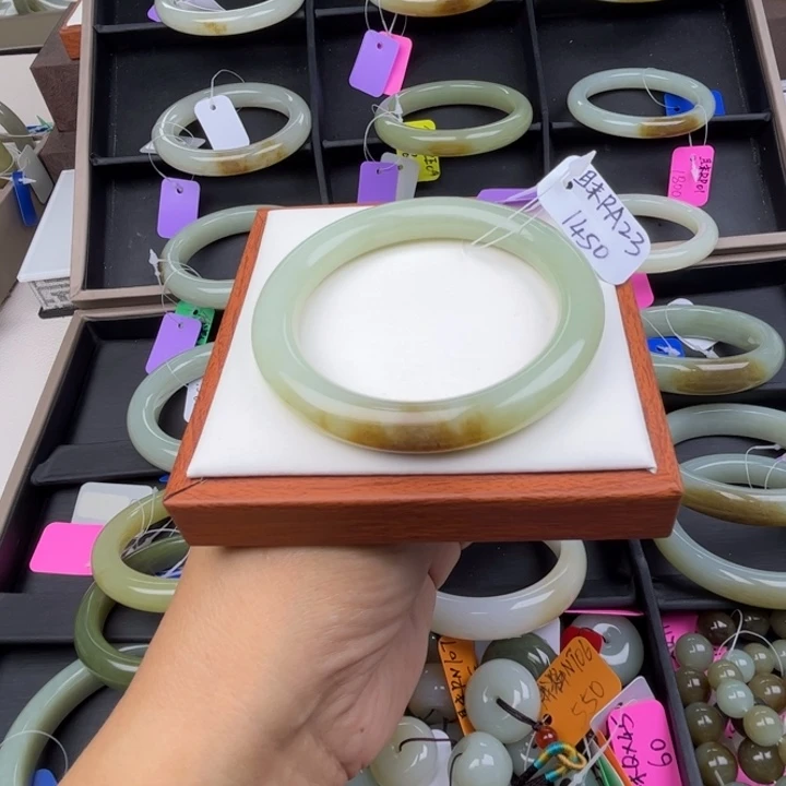 未镶嵌手镯和田玉七点