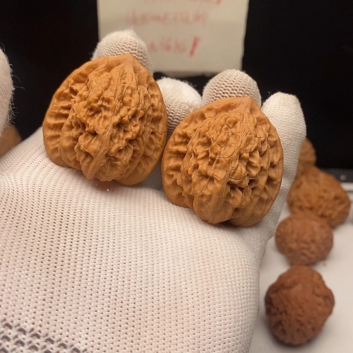 月***茶吊坠文玩核桃霞云岭38.39两对