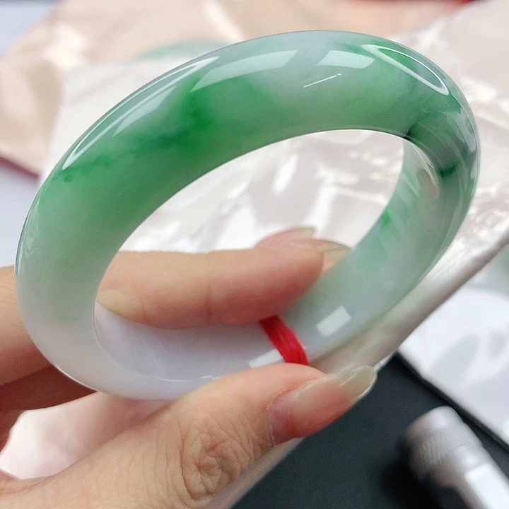 未镶嵌手镯翡翠，099
