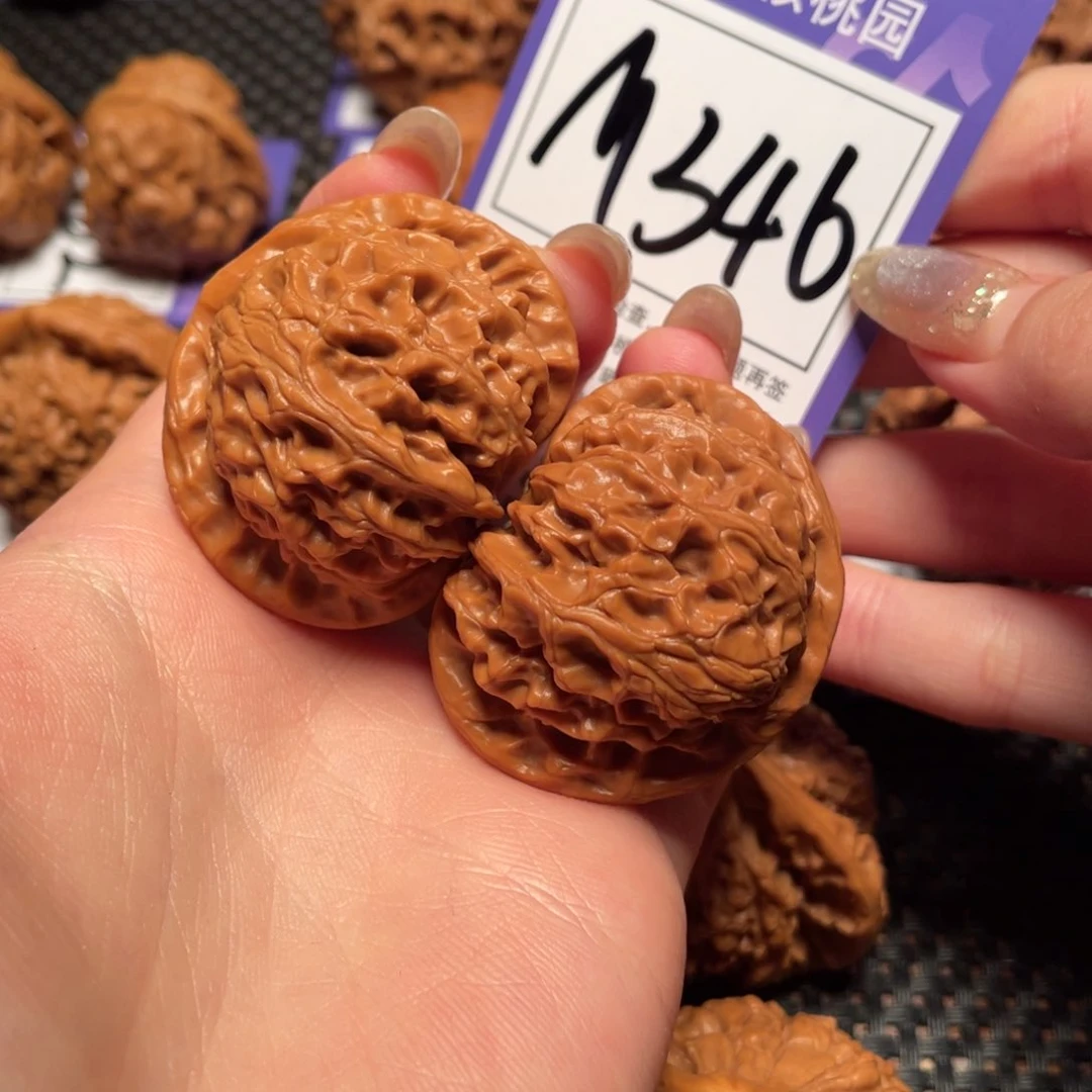 文玩核桃把件M346号 4.3➕宫灯（边肚同尺）