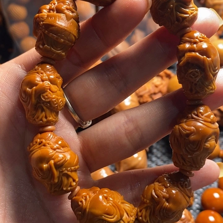 橄榄核吊坠八大财神