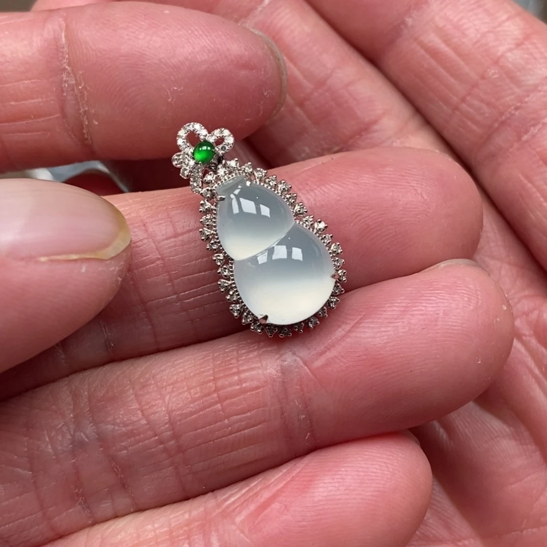 翡翠吊坠(不含链)18K金镶嵌葫芦