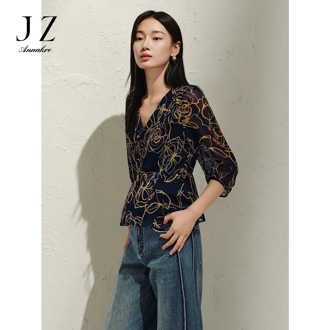 玖姿安娜蔻优雅浪漫艺术感印花V领雪纺收腰单上衣25新款KWFC80116