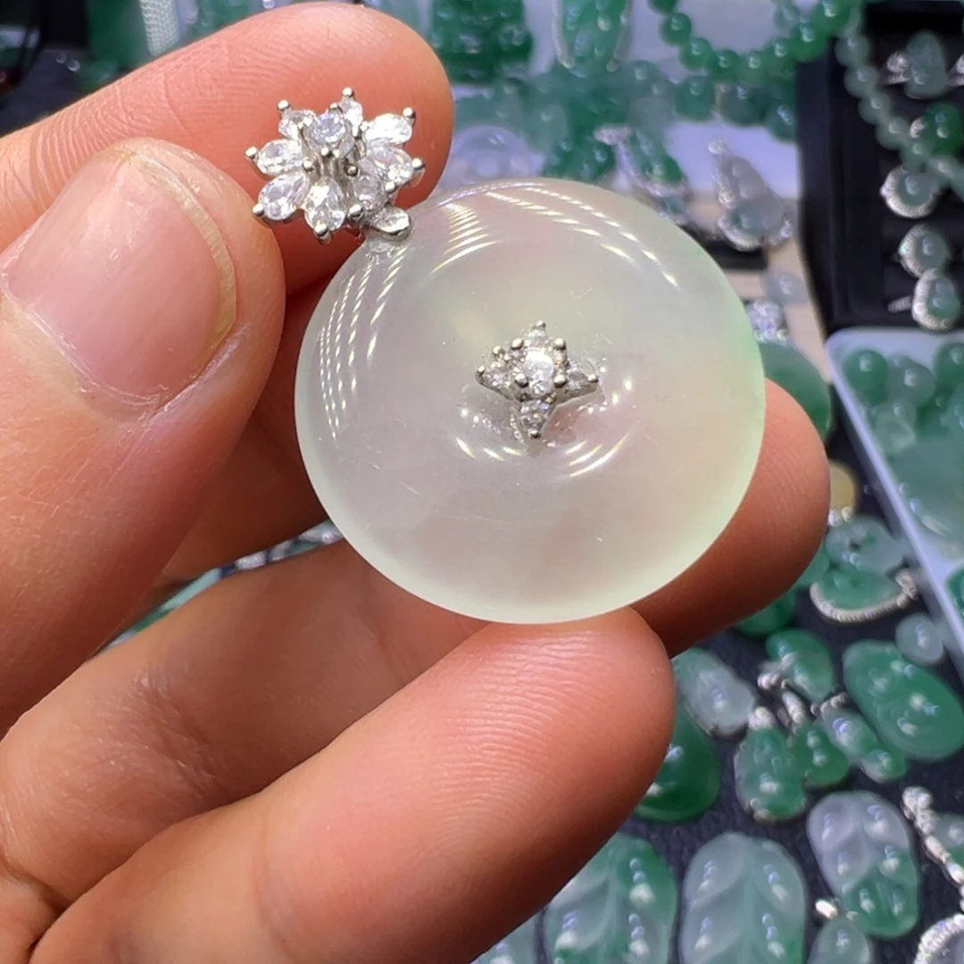 石英质玉（非洲翠）未镶嵌颈饰