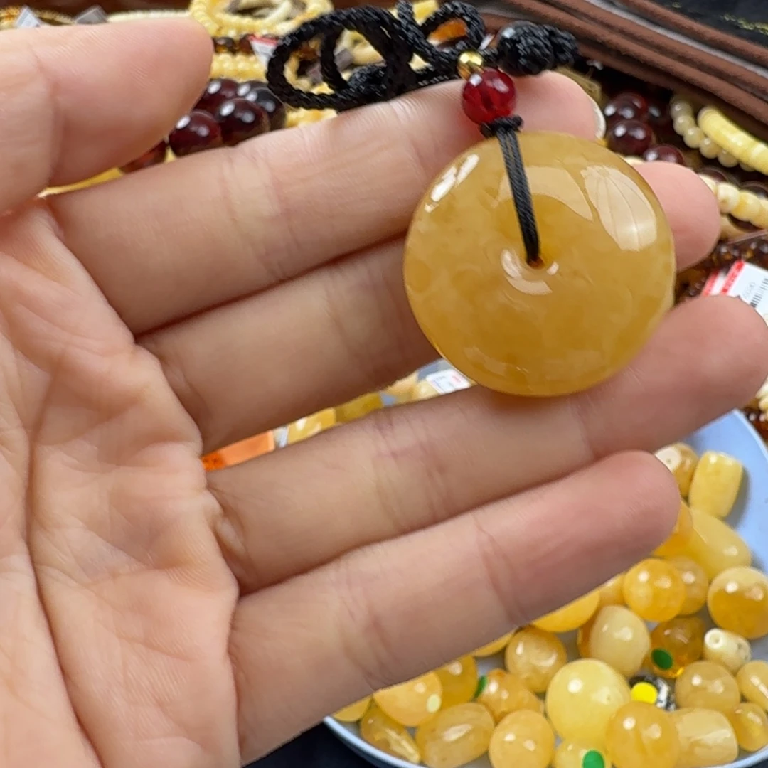 未镶嵌琥珀珠宝奇石