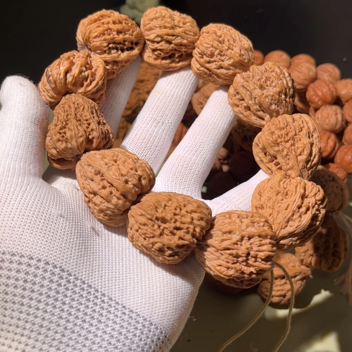 文玩核桃手串…………63