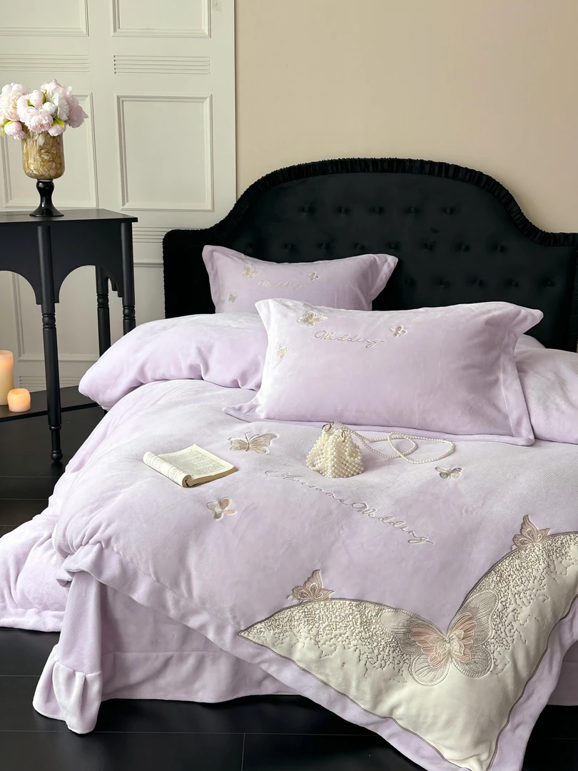 赫莲娜1---新款轻奢松弛感重工刺绣全消光牛奶绒韩版宽边四件套