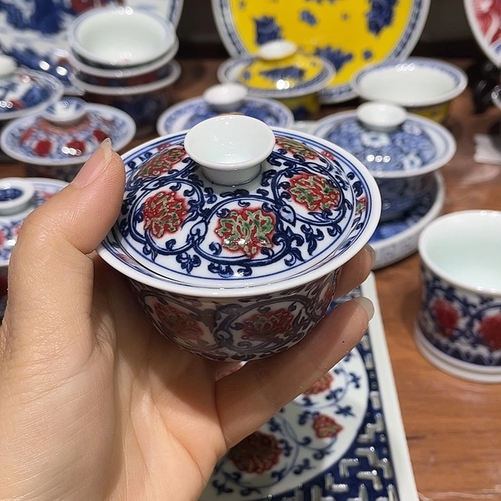 张**?景德镇青花釉里红盖碗